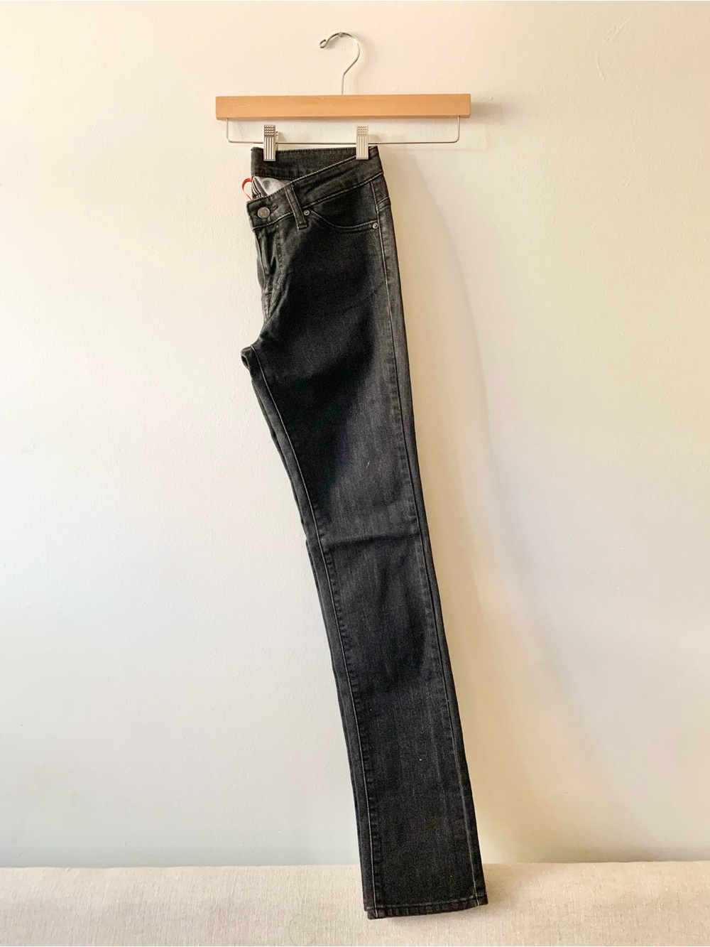 NEW Uniqlo Ultra Soft Stretchy Slim Mid-Rise Jeans